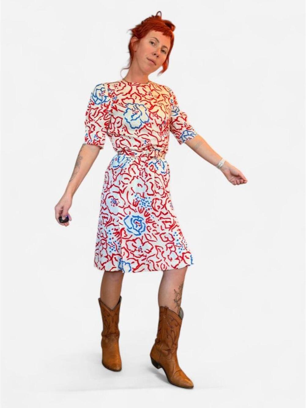 Vintage midi dress with belt.